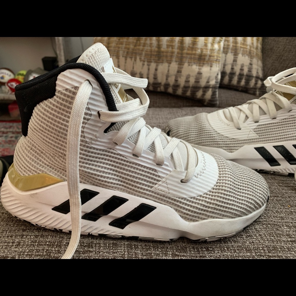 Adidas Mens Size 8 Basketball shoes
